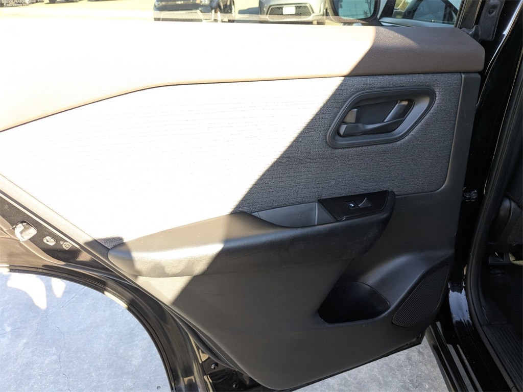 Thumbnail: 2023 Nissan Rogue - 22