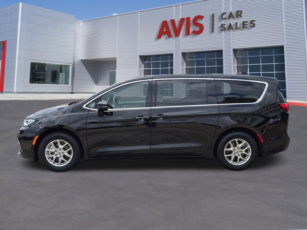 Thumbnail: 2025 Chrysler Pacifica - 10