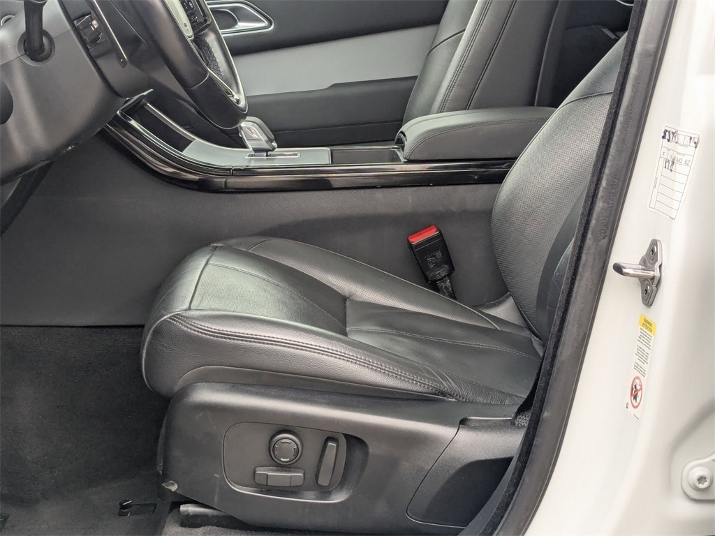 Thumbnail: 2024 Land Rover Range Rover Velar - 24