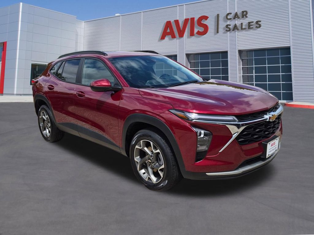 Thumbnail: 2025 Chevrolet Trax - 3