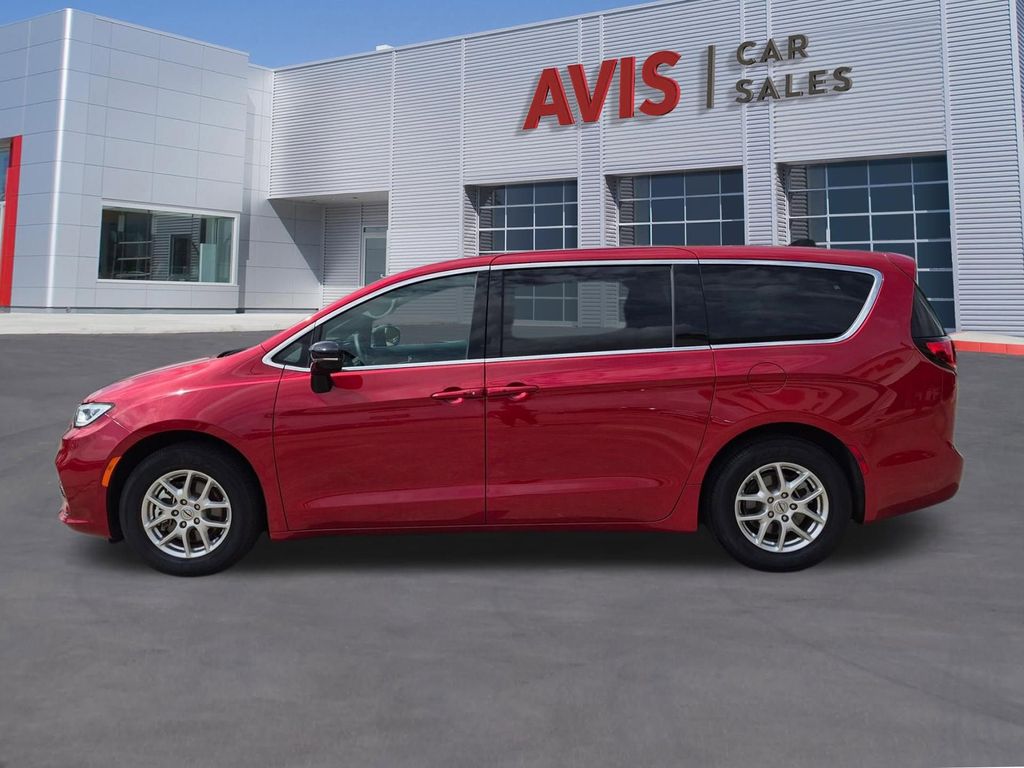 Thumbnail: 2025 Chrysler Pacifica - 10