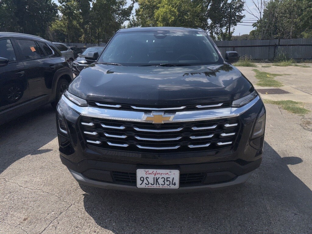 2025 Chevrolet Equinox LT photo 2