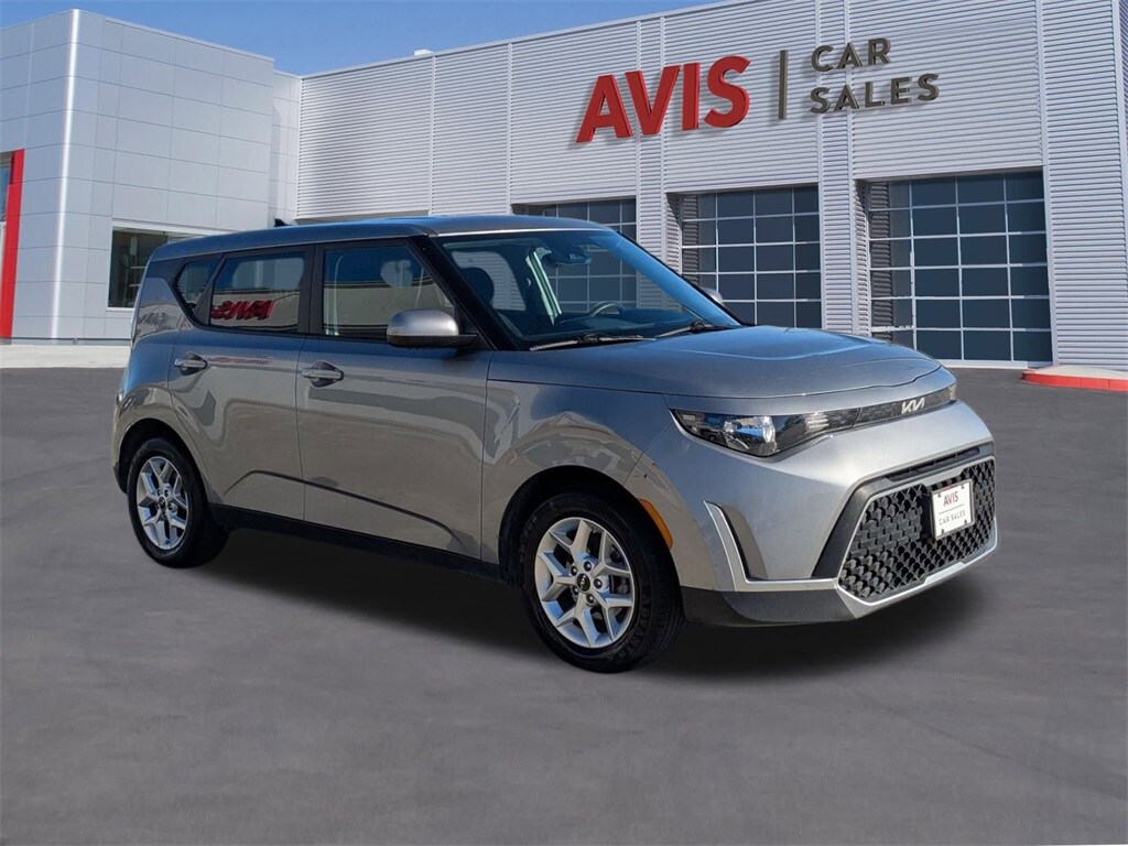 2024 Kia Soul LX photo 3