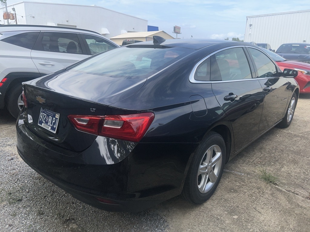 Thumbnail: 2023 Chevrolet Malibu - 4