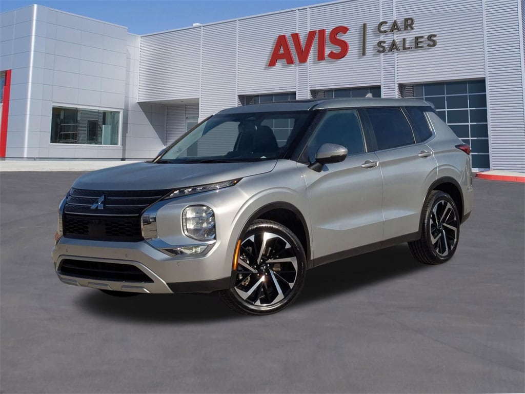 2024 Mitsubishi Outlander SE's photo