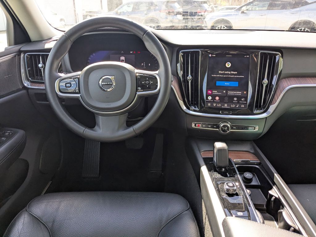 Thumbnail: 2025 Volvo S60 - 26