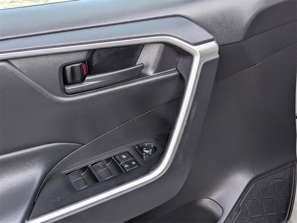 Thumbnail: 2025 Toyota RAV4 - 13