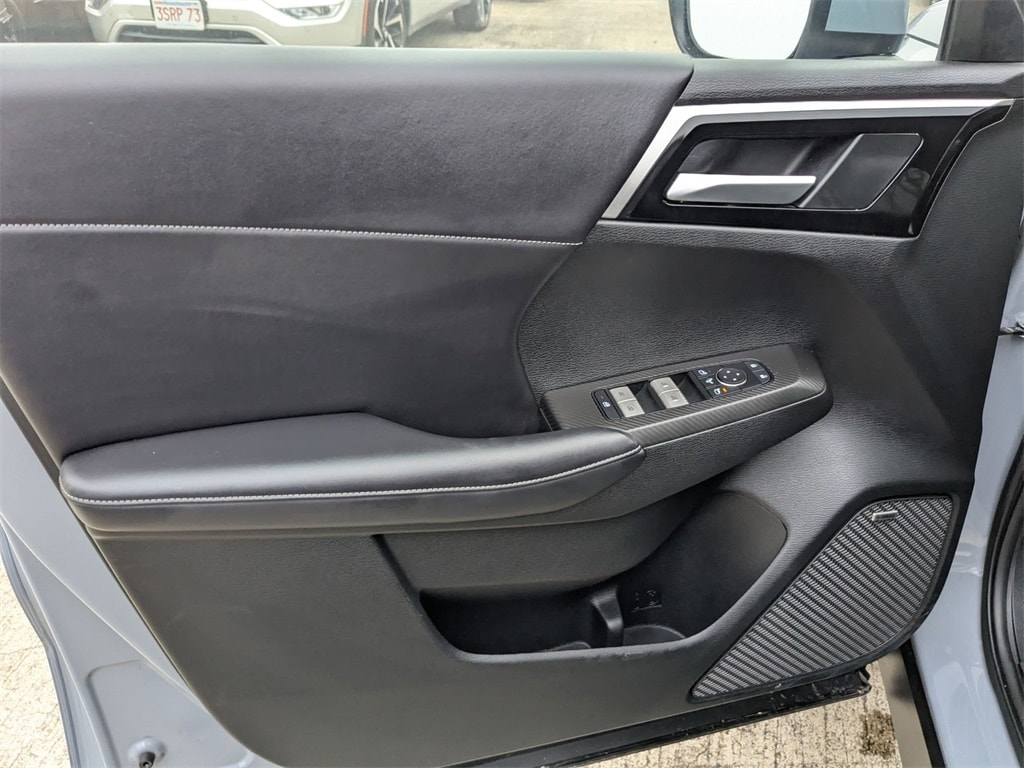 Thumbnail: 2025 Mitsubishi Outlander - 11