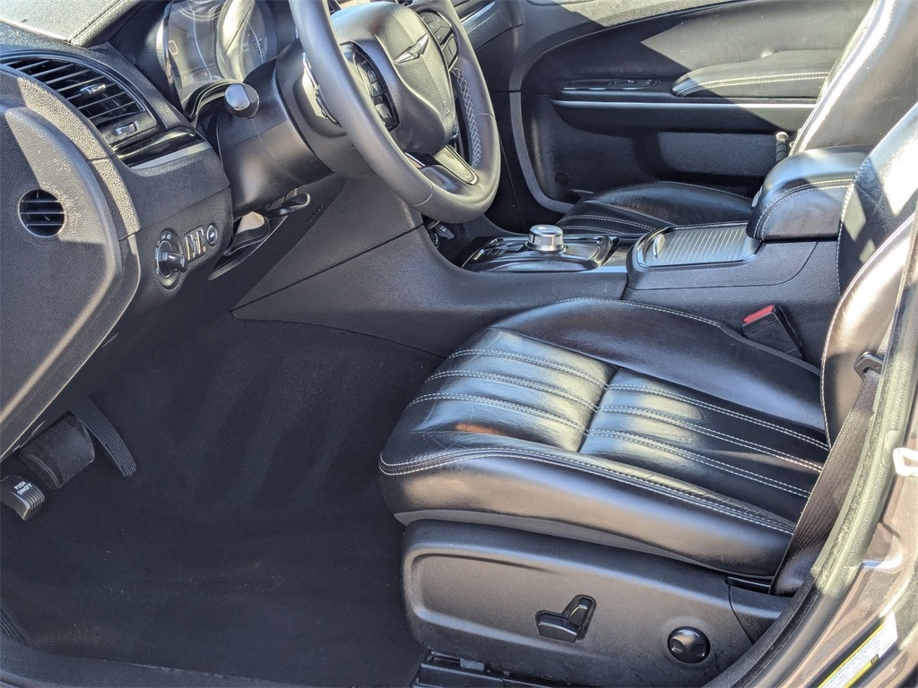 Thumbnail: 2023 Chrysler 300 - 20