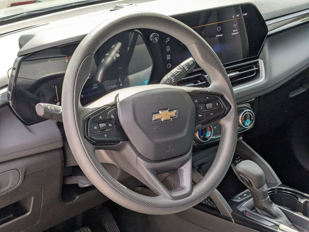 Thumbnail: 2025 Chevrolet TrailBlazer - 13