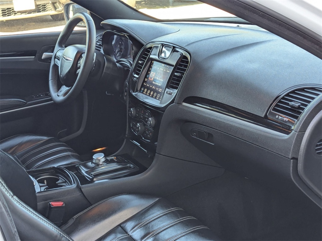 Thumbnail: 2023 Chrysler 300 - 36