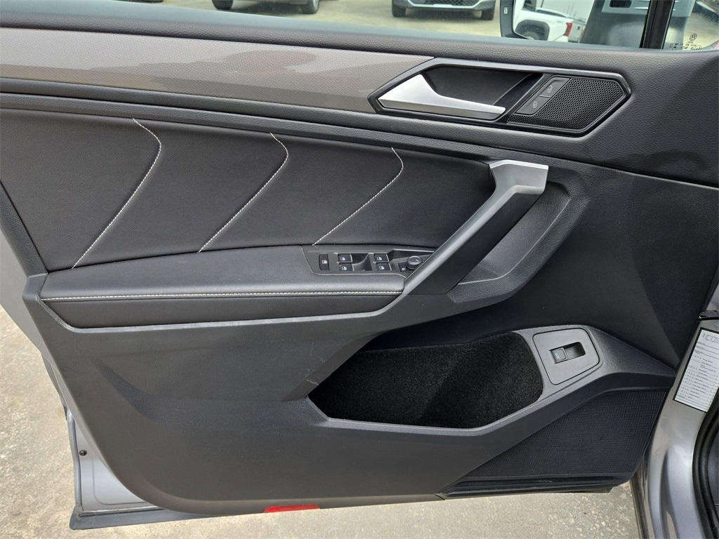 Thumbnail: 2024 Volkswagen Tiguan - 11