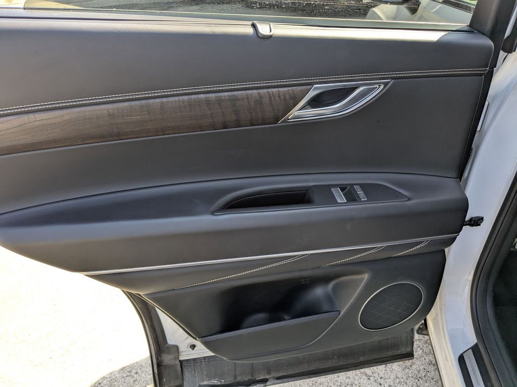 Thumbnail: 2024 Genesis GV80 - 24