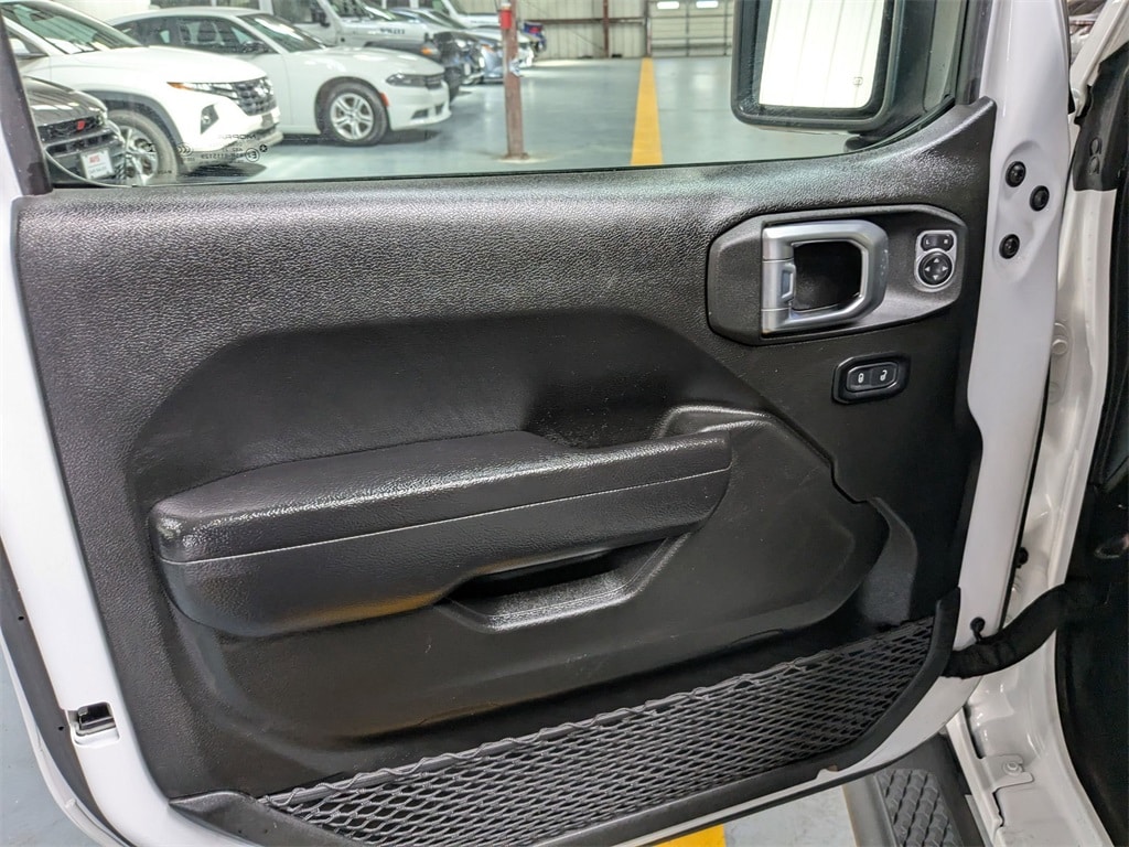 Thumbnail: 2023 Jeep Gladiator - 11