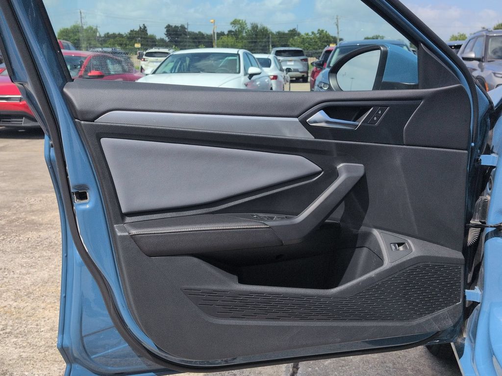 Thumbnail: 2025 Volkswagen Jetta - 10