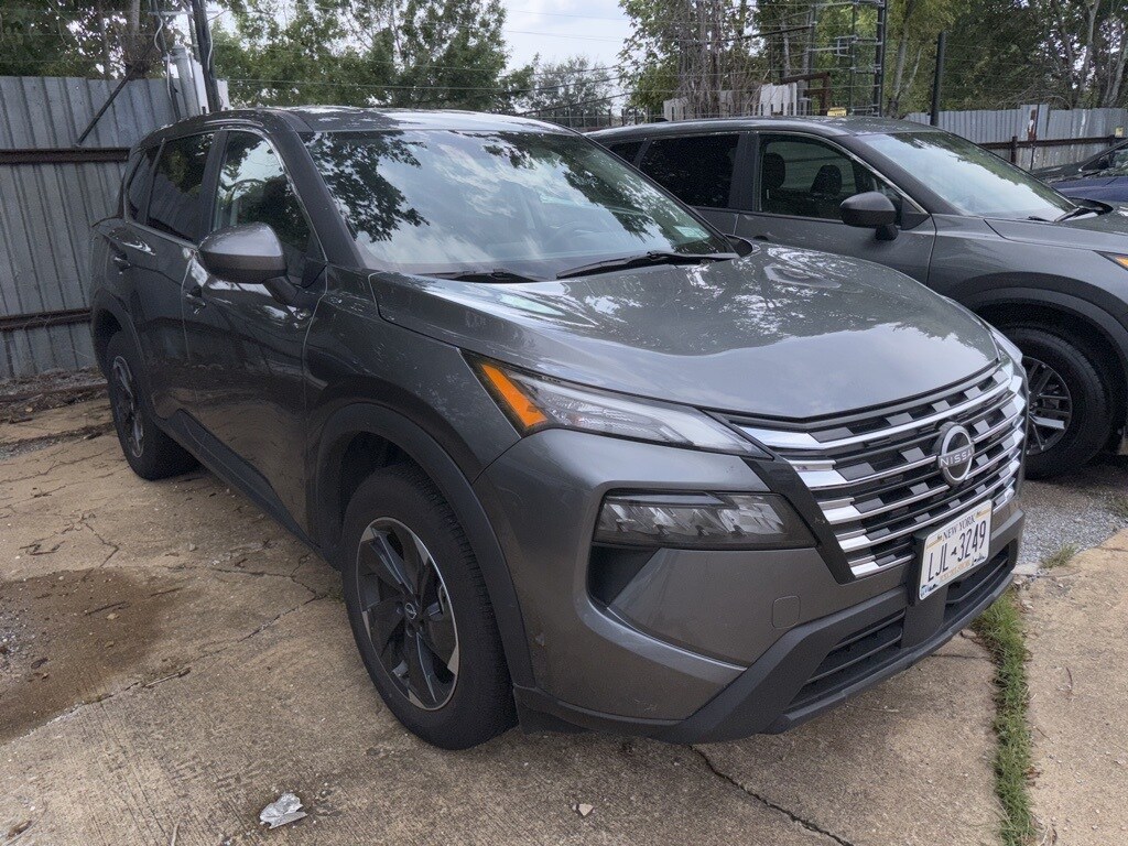 2024 Nissan Rogue SV photo 3