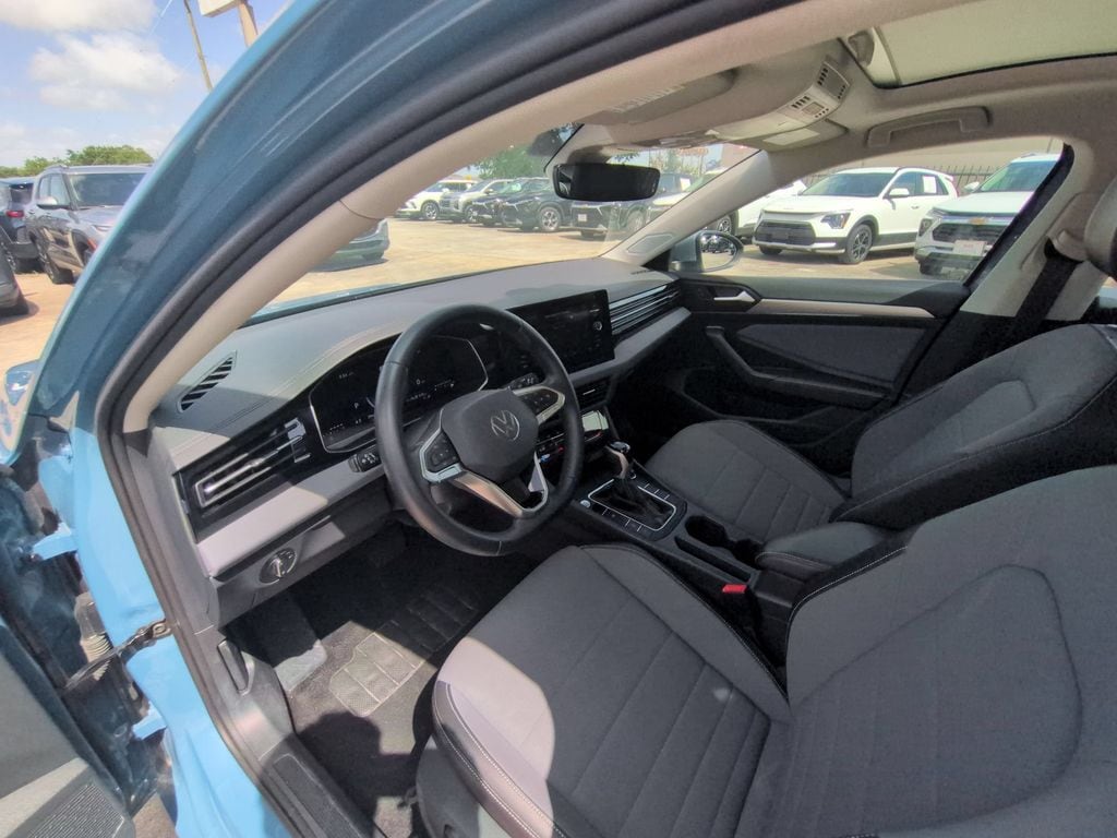 Thumbnail: 2025 Volkswagen Jetta - 14