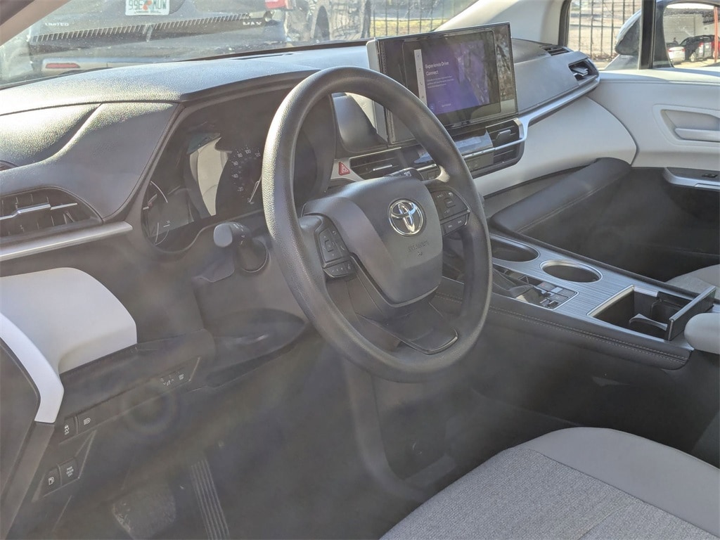 Thumbnail: 2025 Toyota Sienna - 14
