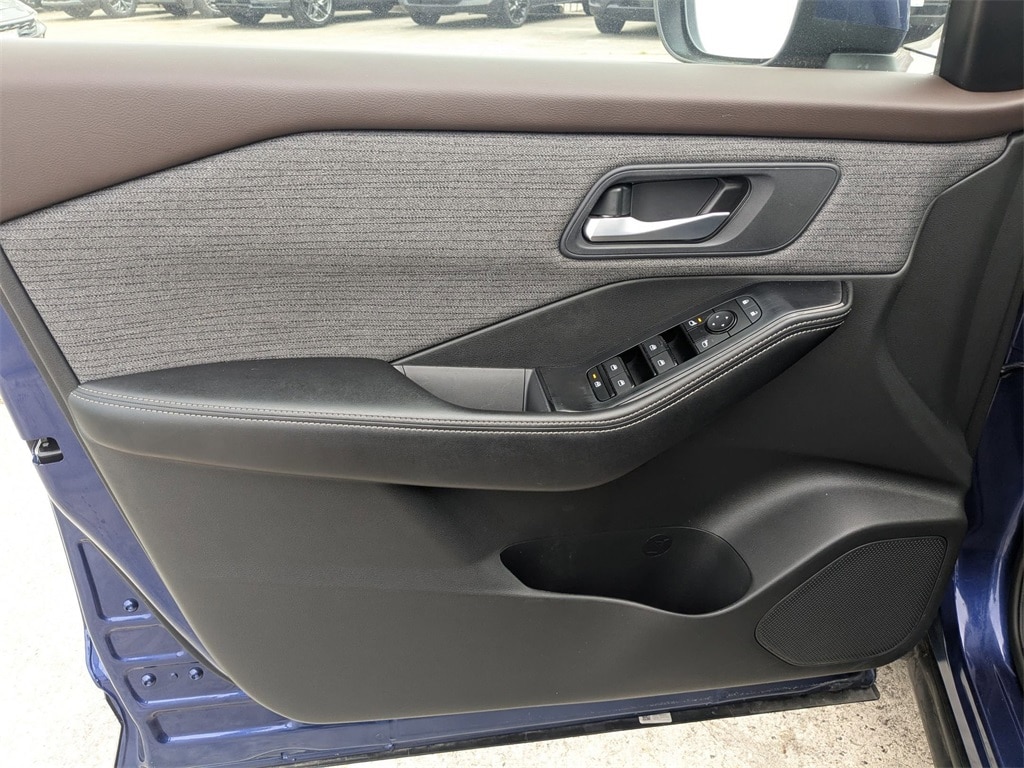 Thumbnail: 2023 Nissan Rogue - 11