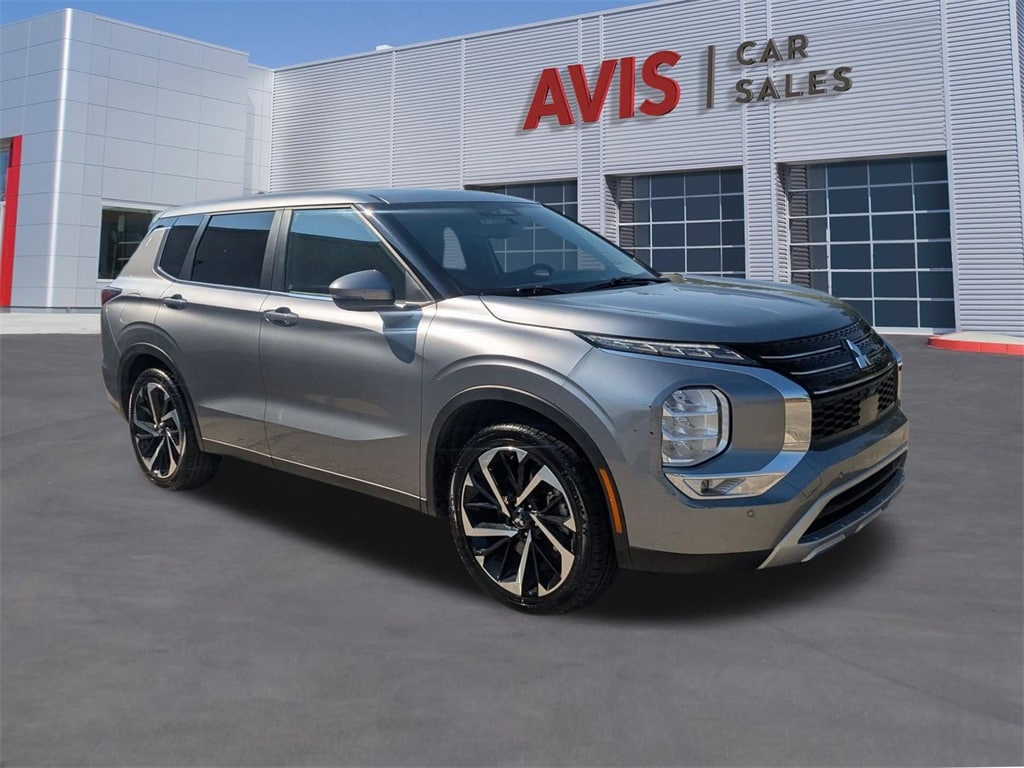 Thumbnail: 2024 Mitsubishi Outlander - 3