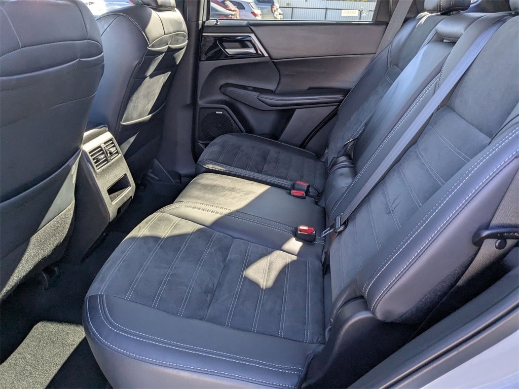 Thumbnail: 2025 Mitsubishi Outlander - 26