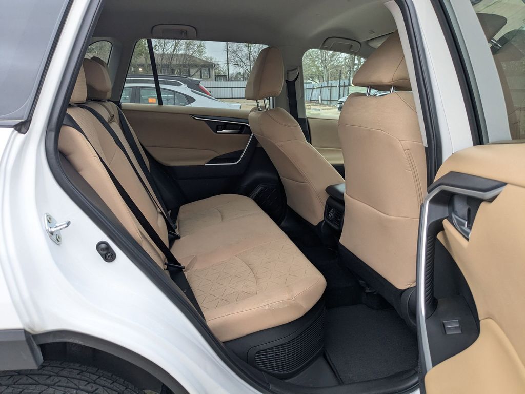 Thumbnail: 2025 Toyota RAV4 - 25