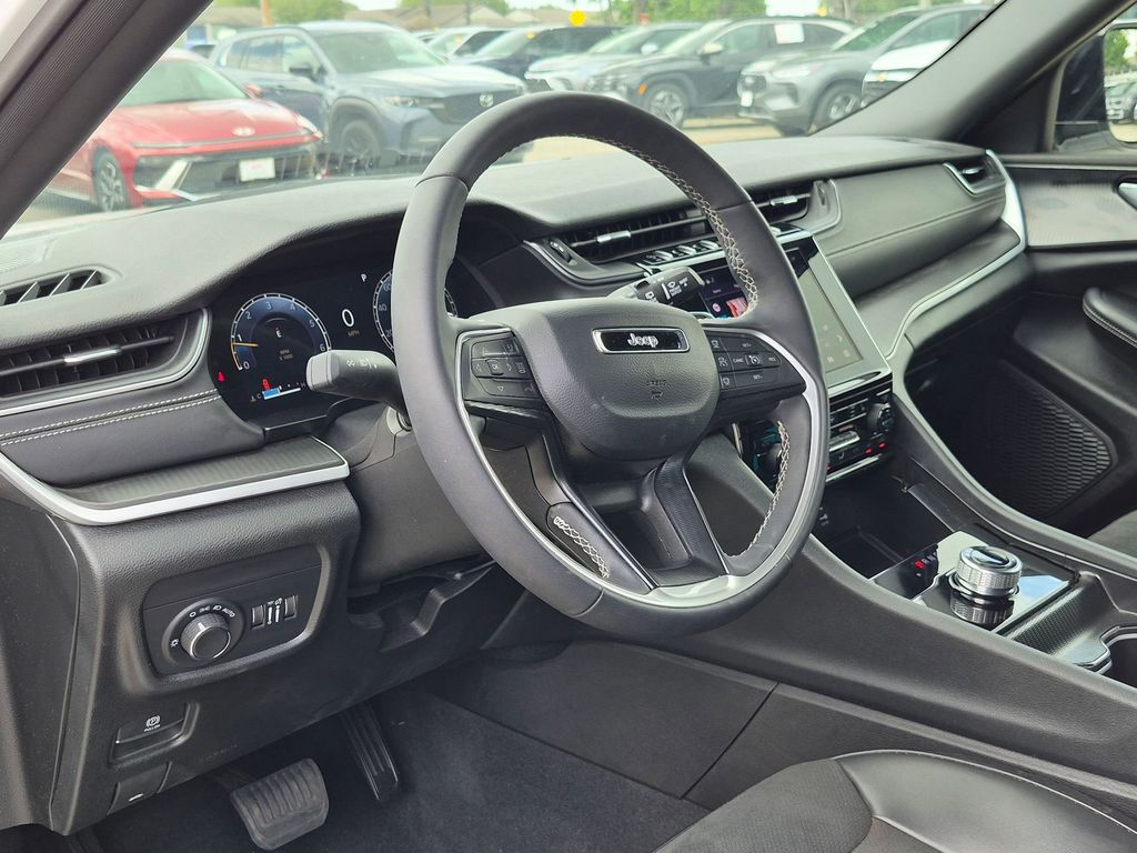 Thumbnail: 2025 Jeep Grand Cherokee - 14