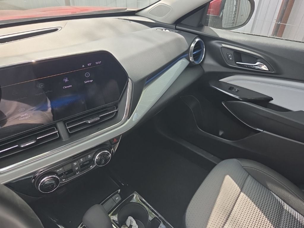 Thumbnail: 2025 Chevrolet Trax - 3