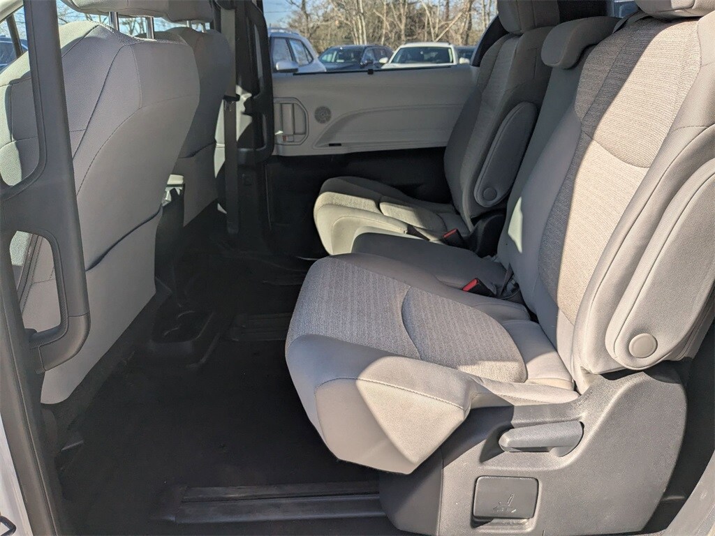 Thumbnail: 2025 Toyota Sienna - 23