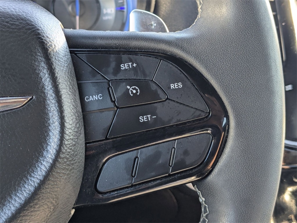 Thumbnail: 2023 Chrysler 300 - 17