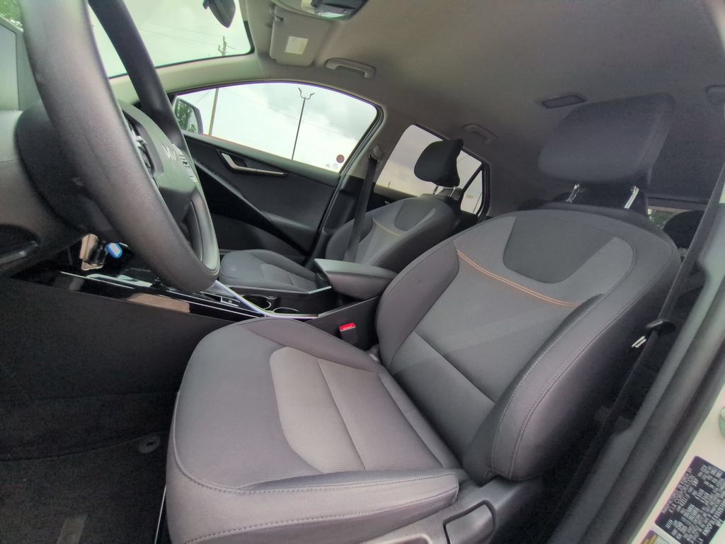 Thumbnail: 2025 Kia Niro - 24