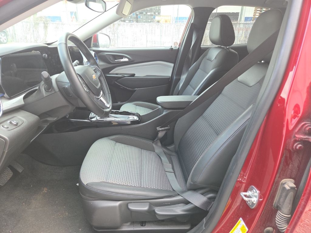 Thumbnail: 2025 Chevrolet Trax - 3