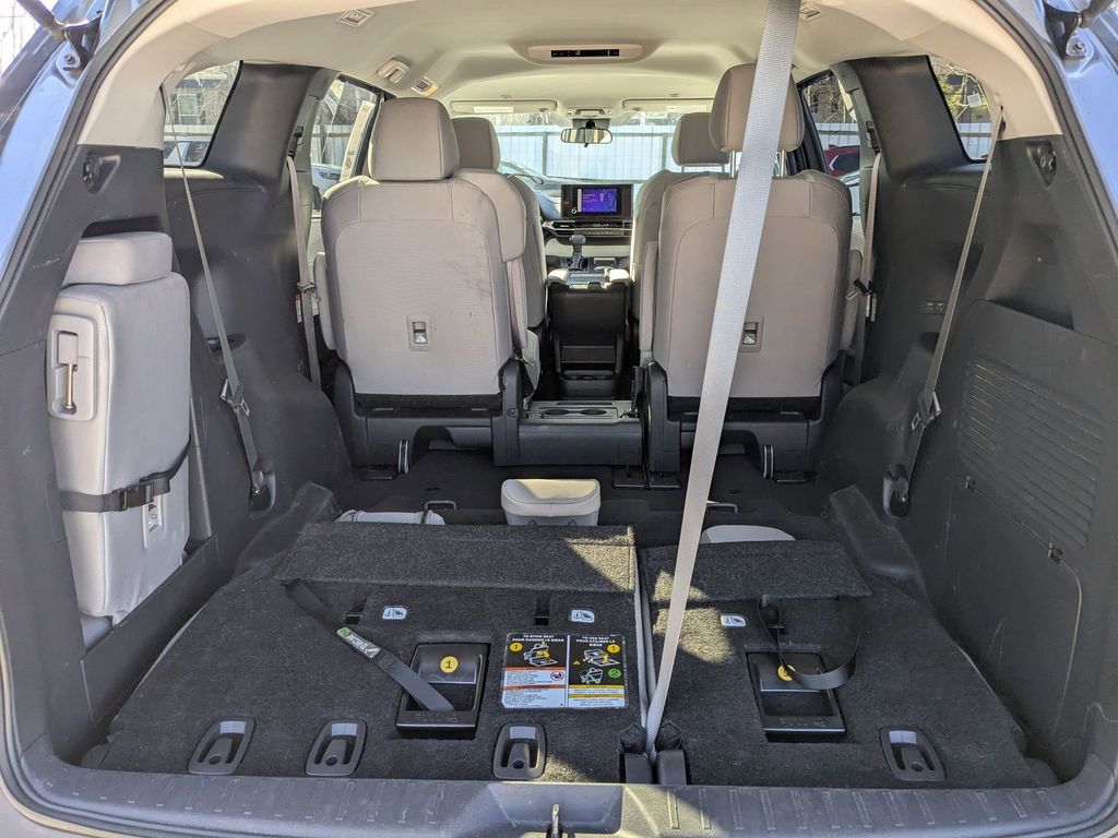Thumbnail: 2025 Toyota Sienna - 27