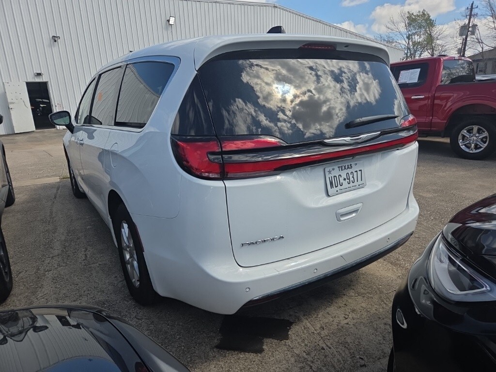 Certified 2025 Chrysler Pacifica Select Van Passenger Van