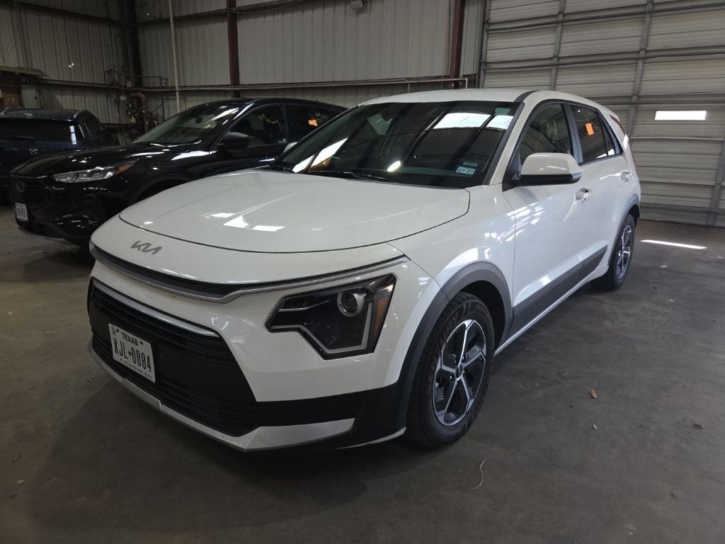 2025 Kia Niro LX HEV's photo