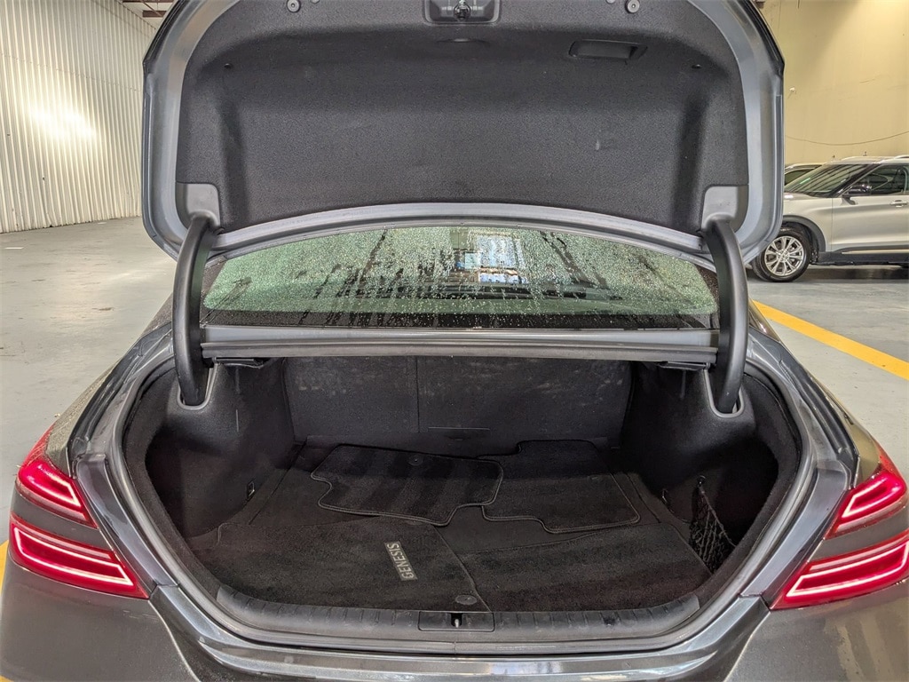 Thumbnail: 2023 Genesis G70 - 28