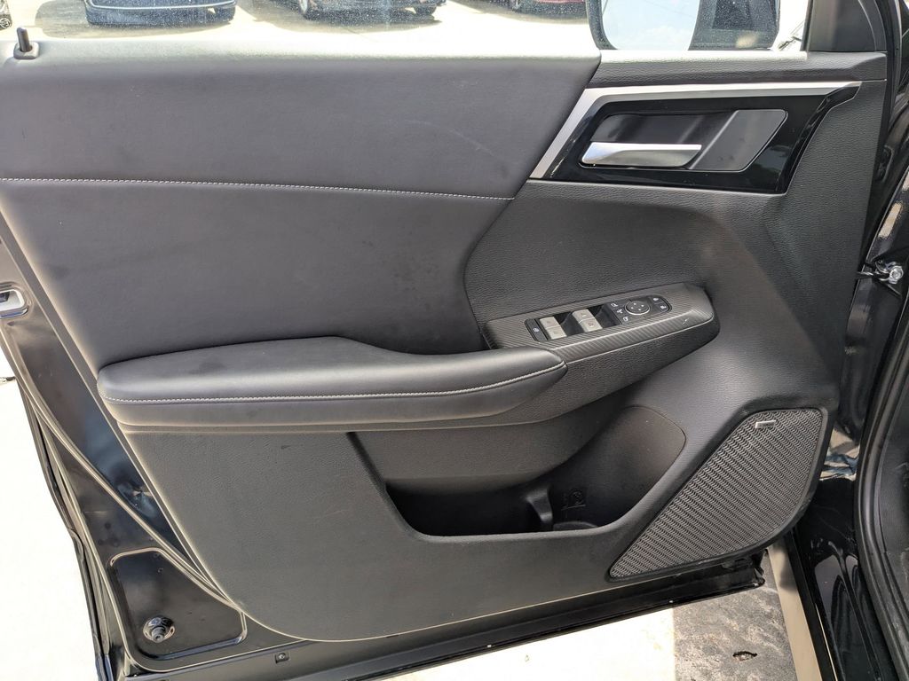 Thumbnail: 2025 Mitsubishi Outlander - 11