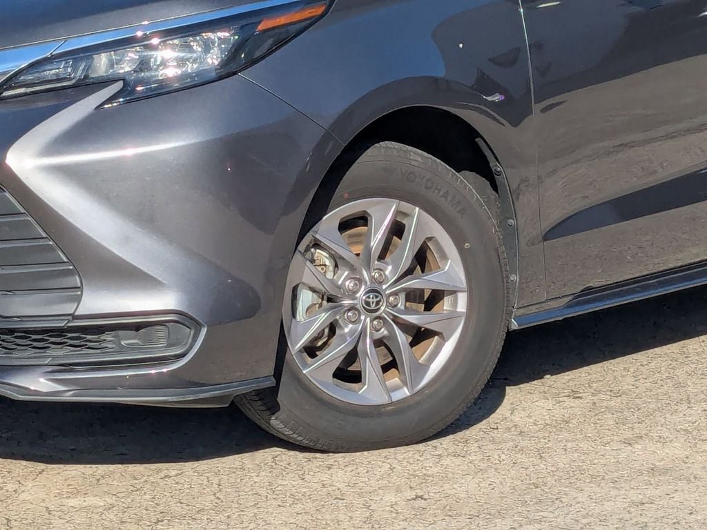 Thumbnail: 2025 Toyota Sienna - 31