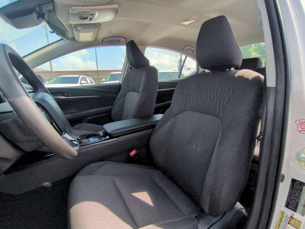 Thumbnail: 2025 Toyota Camry - 24