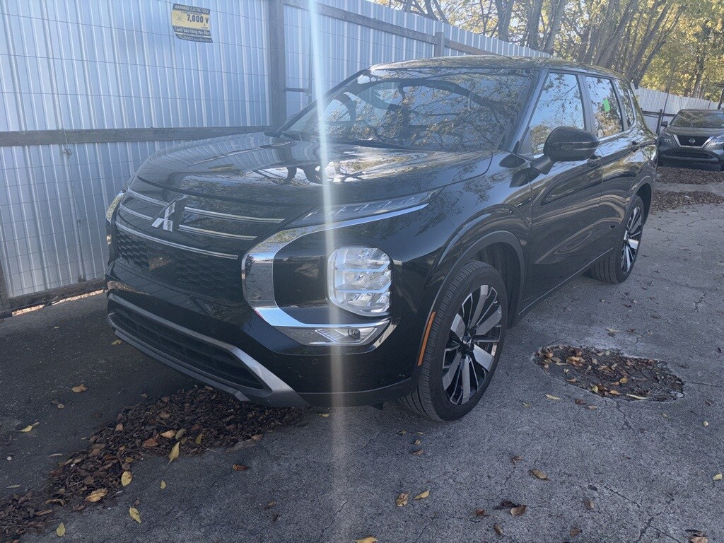 Certified 2025 Mitsubishi Outlander SE SUV