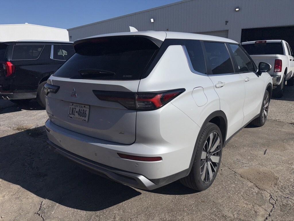 Thumbnail: 2025 Mitsubishi Outlander - 6