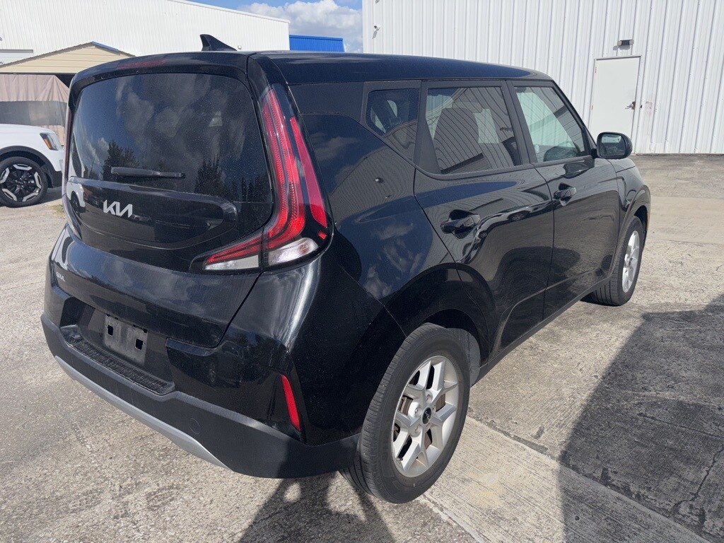 2024 Kia Soul LX photo 4