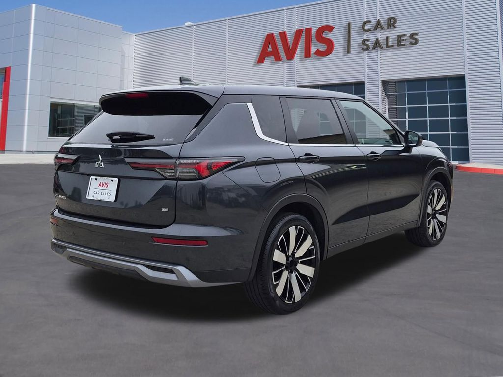 Thumbnail: 2025 Mitsubishi Outlander - 6
