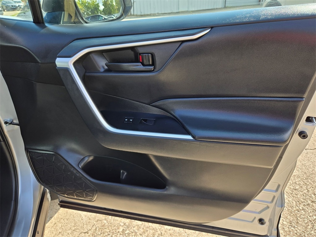 Thumbnail: 2024 Toyota RAV4 - 33