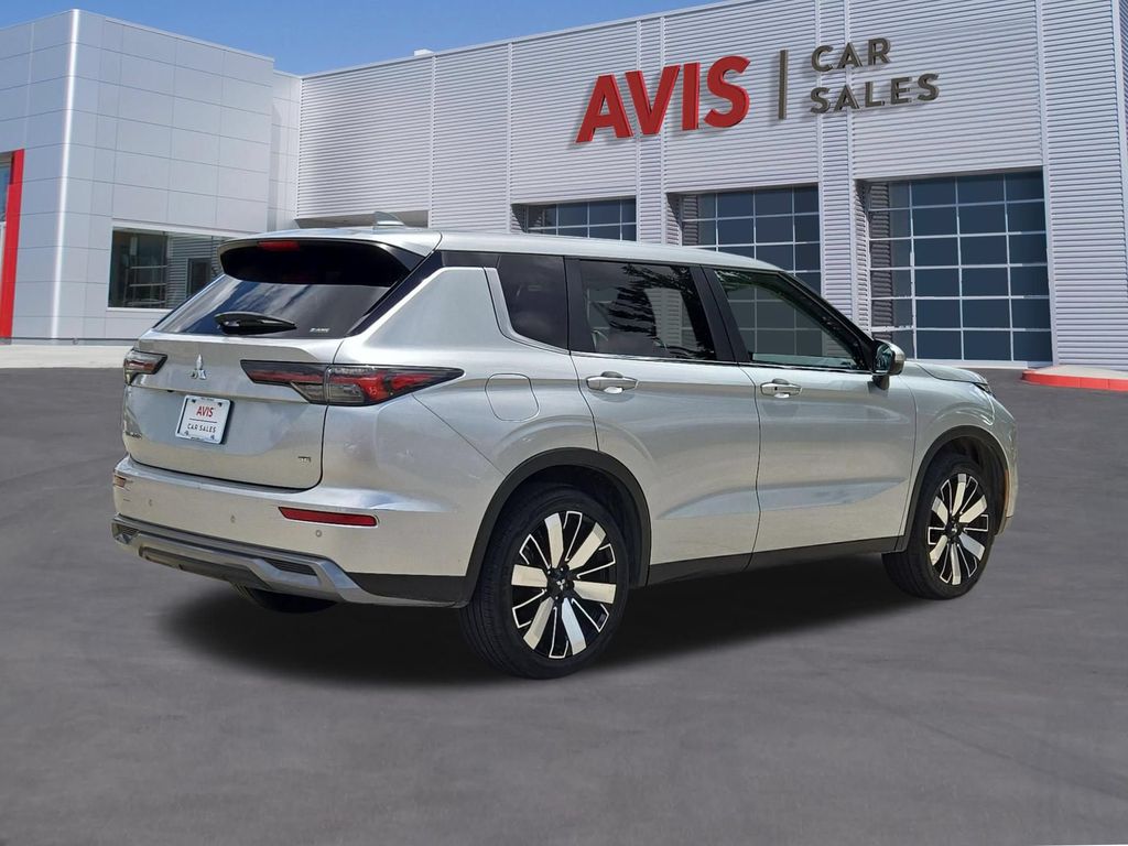 Thumbnail: 2025 Mitsubishi Outlander - 6