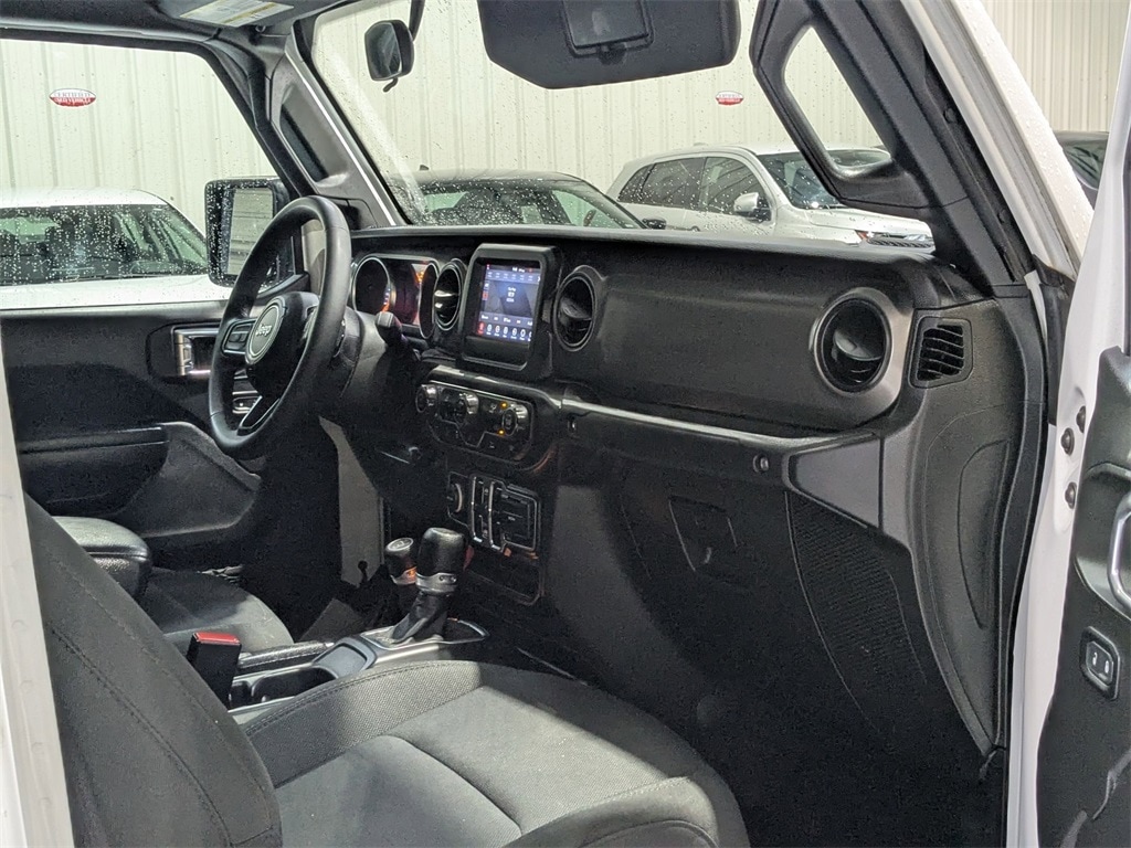 Thumbnail: 2023 Jeep Gladiator - 29