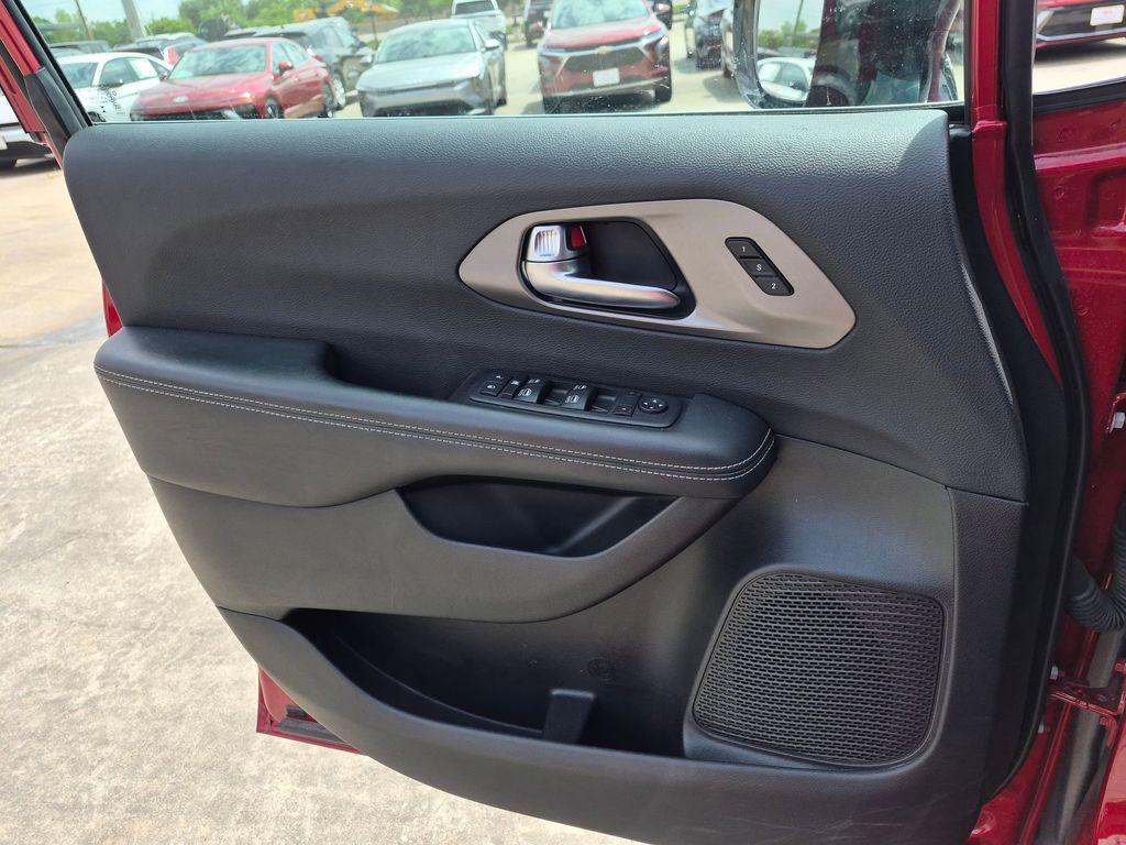 Thumbnail: 2025 Chrysler Pacifica - 11