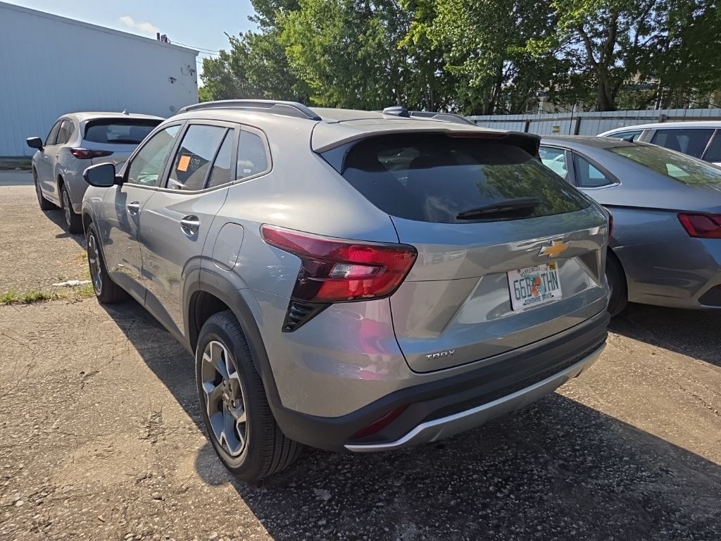 Thumbnail: 2025 Chevrolet Trax - 8