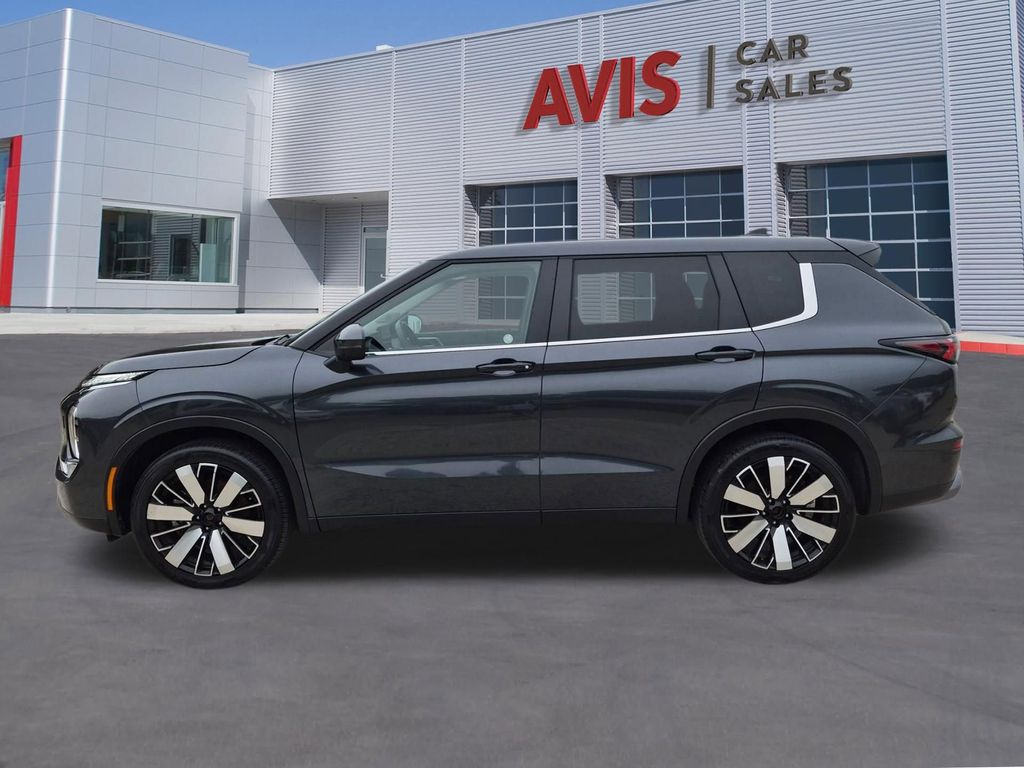 Thumbnail: 2025 Mitsubishi Outlander - 10