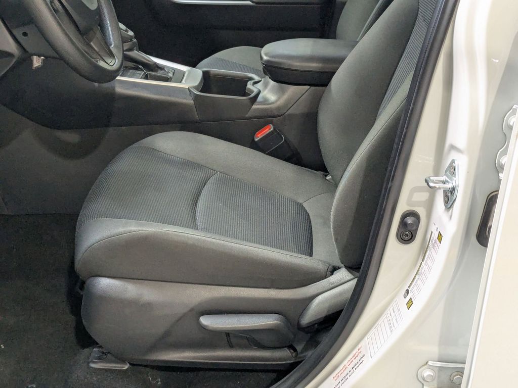 Thumbnail: 2025 Toyota RAV4 - 23